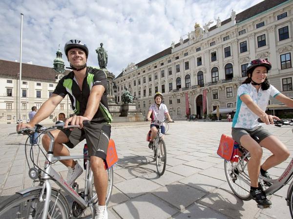 Vienna - Imperial Palaca - Cyclists