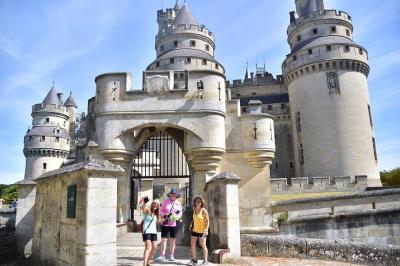 Chateau Pierrefonds with visitors