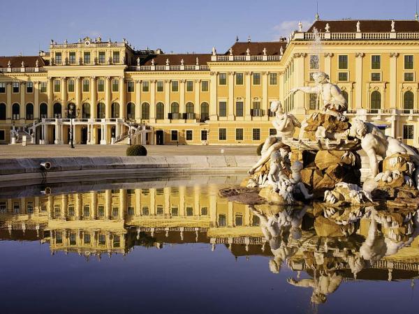 Vienna Schloss Schönbrunn / Schoenbrunn Palace