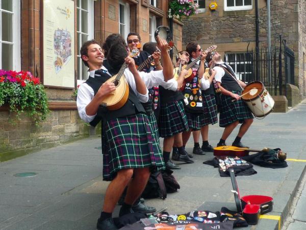 Musikanten in traditionaller schottischer Tracht