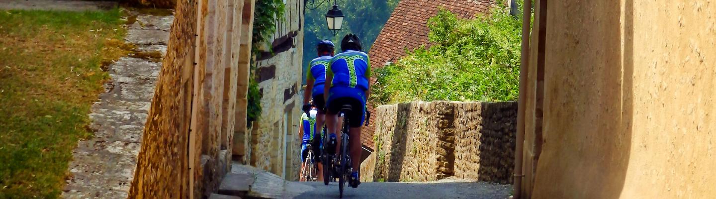 Cyclists in Limeuil