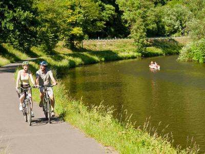 Cyclists on the Lahn cycle path