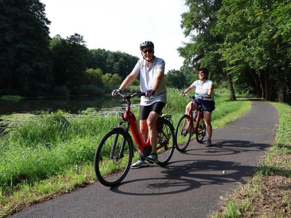 Cyclist on the Finow canal near Eberswalde
