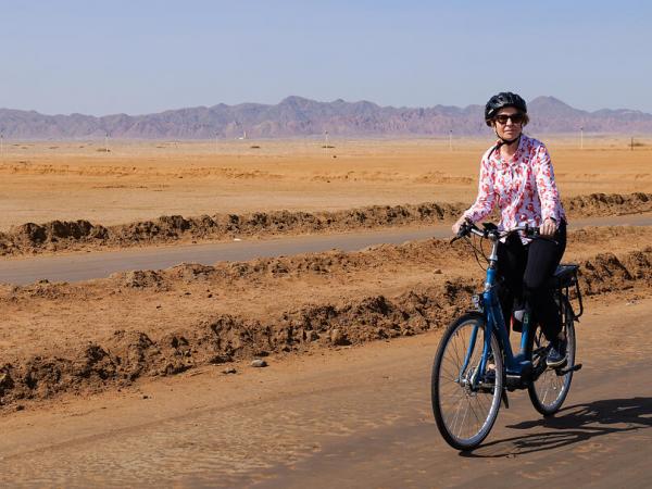Cycling in desert landscapes
