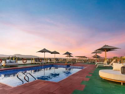 Nebu sun deck with pool