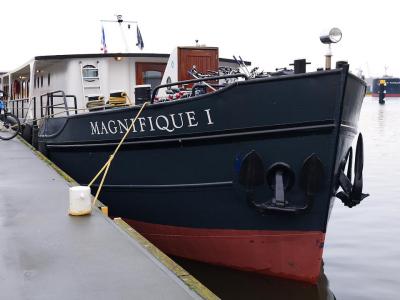 Magnifique 1 docking
