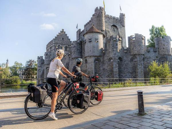 Cyclists in front of Gravensteen in Gent