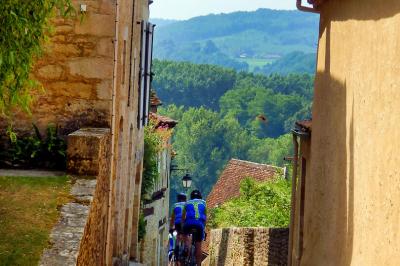 Cyclists in Limeuil