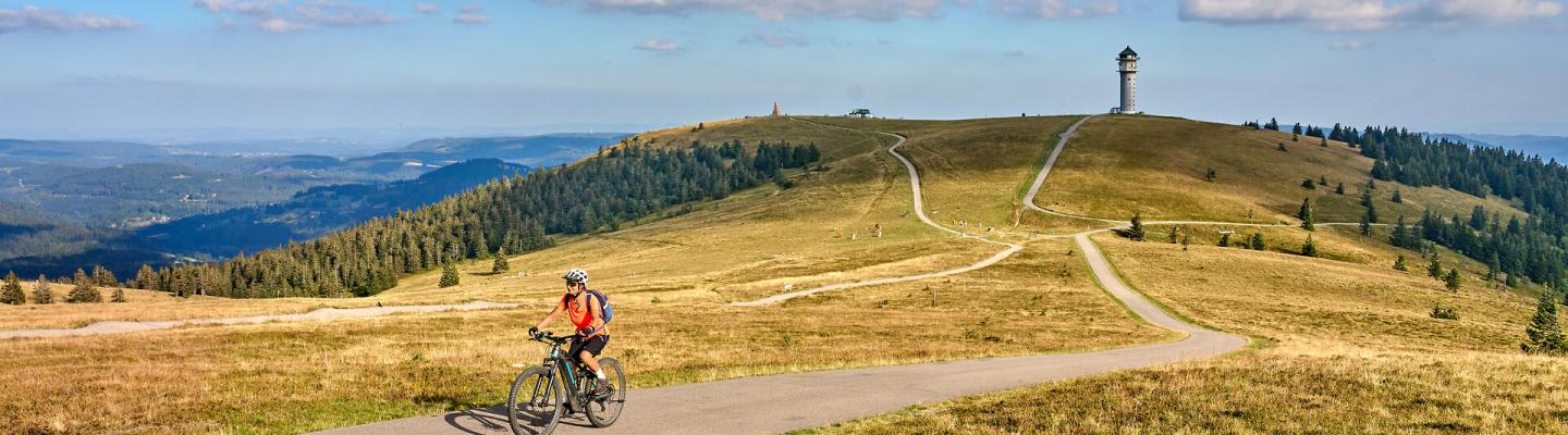 Cyclist on Feldberg mountain | © Adobe Stock / Uwe