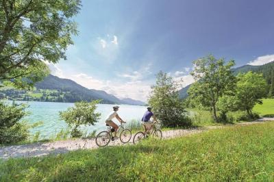Cycling at Lake Weissensee
