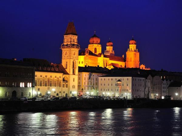 Passau at night