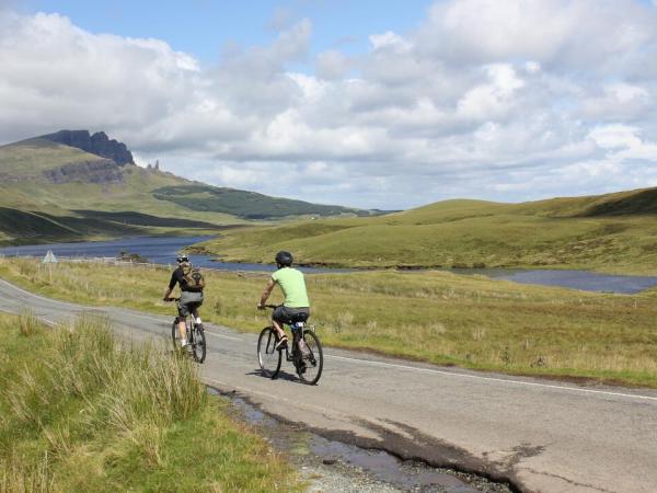 Cyclists in the highlands