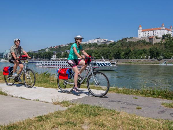 Danube - Bratislava - Castle - cyclists