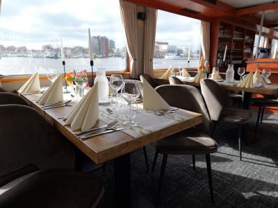 Fluvius Restaurant/Salon