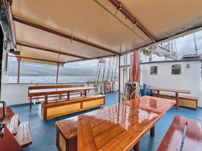 Sun deck with seating area