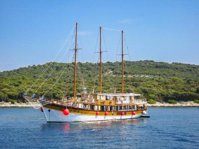 Sveti Vid in a bay