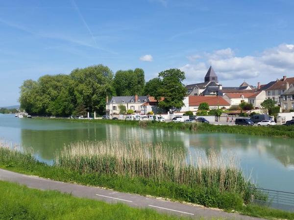 Cycle Path along the Marne river