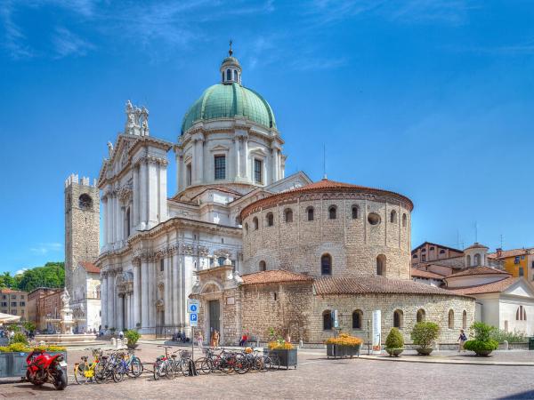 Old Dome in Brescia with bikes