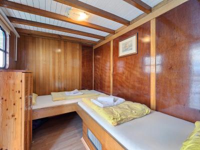 Linda twin cabin