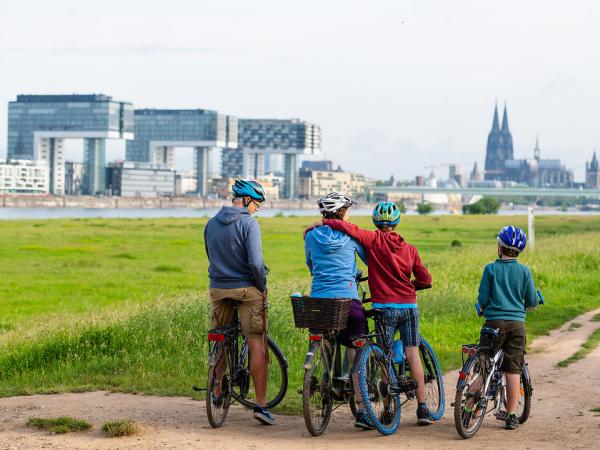 Cyclists in front of the Cologne Cathedral