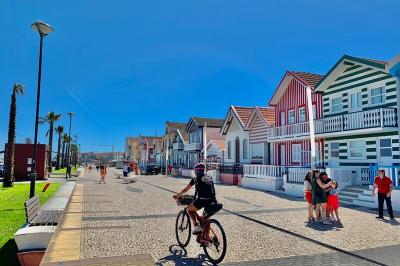 Cyclists in Costa Nova