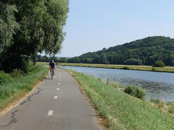 Cycling along the Morava