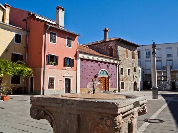 Koper colorful houses