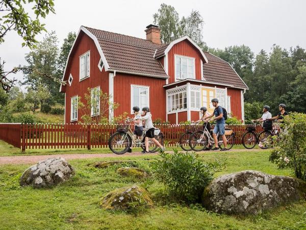 Cycle family near Katthult
